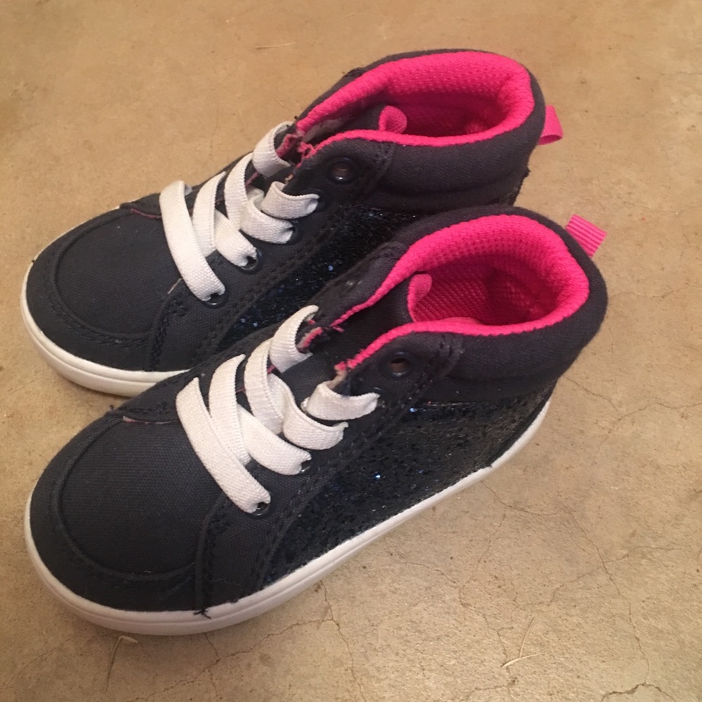 Carters size 6 shoes